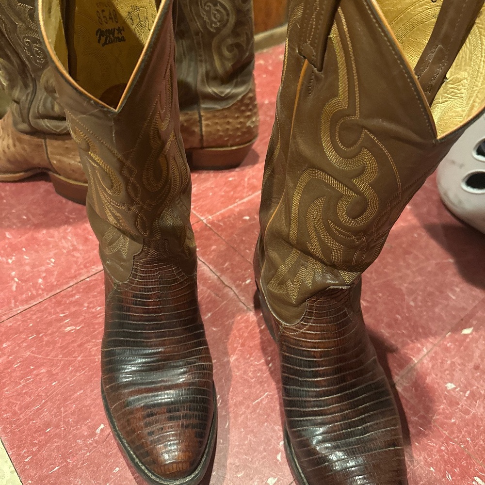 9 1/2 cowboy boots made in Texas